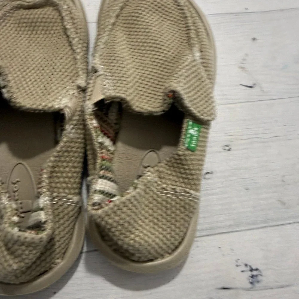Sanuk kids tan slip on shoes little kids size 11